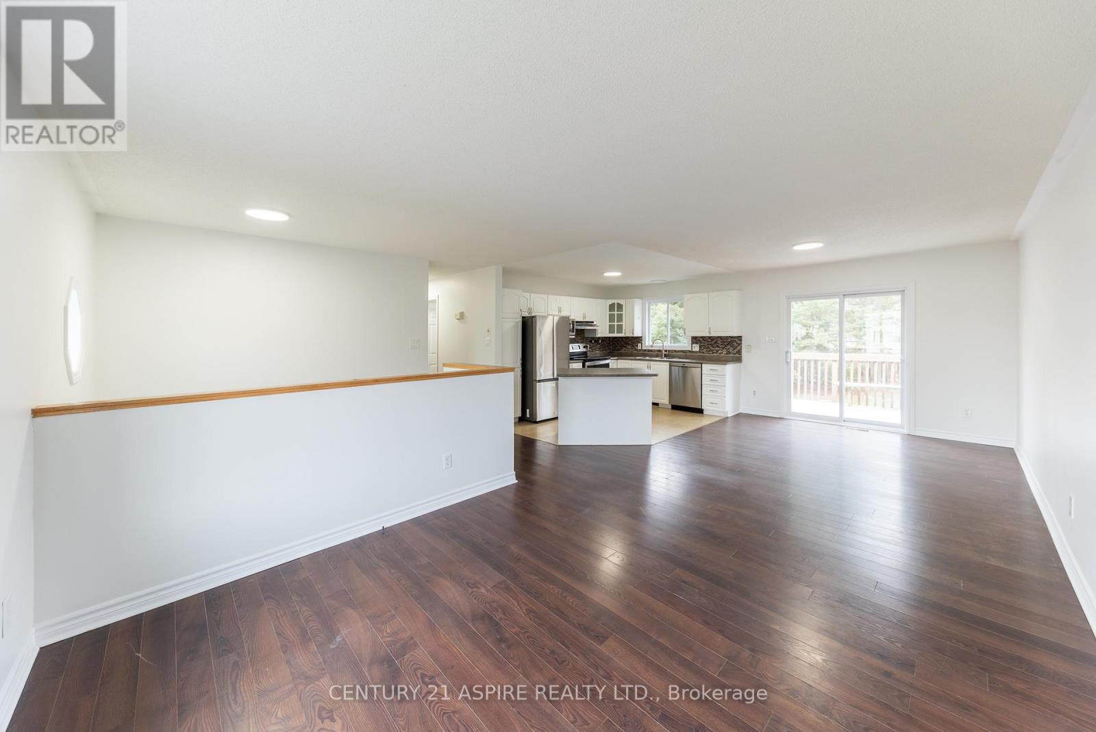 20 Briarwood Drive, Petawawa, Ontario K8H 3N8 - Photo 11 - X12526492