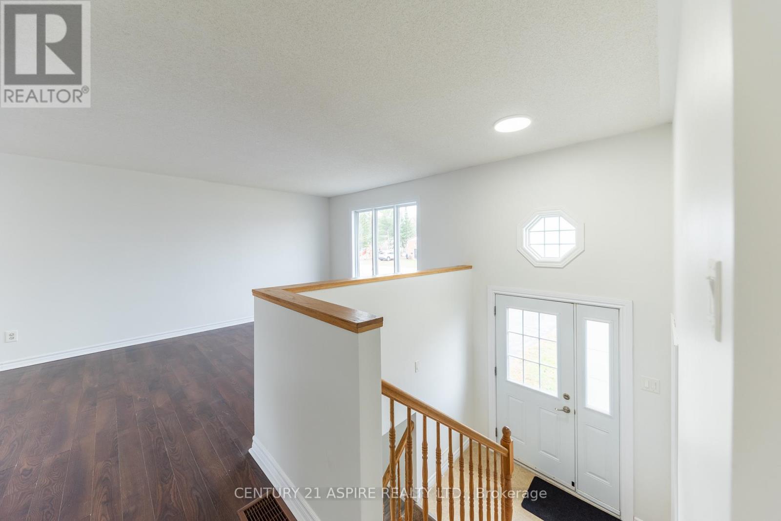 20 Briarwood Drive, Petawawa, Ontario K8H 3N8 - Photo 15 - X12526492