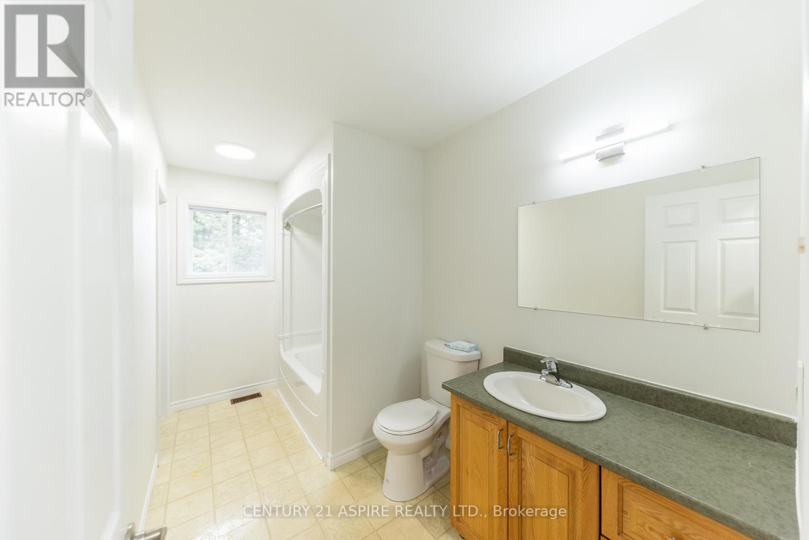 20 Briarwood Drive, Petawawa, Ontario K8H 3N8 - Photo 16 - X12526492