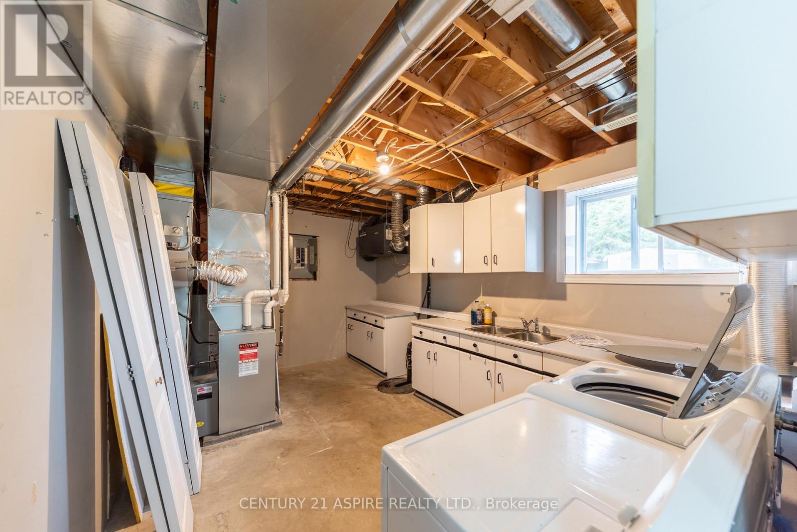 20 Briarwood Drive, Petawawa, Ontario K8H 3N8 - Photo 30 - X12526492