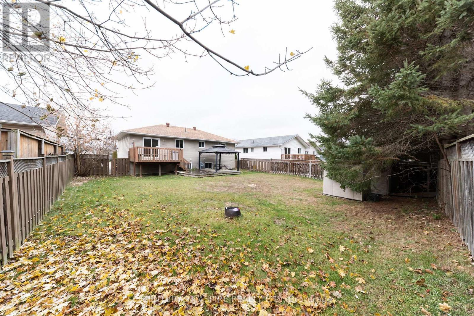 20 Briarwood Drive, Petawawa, Ontario K8H 3N8 - Photo 5 - X12526492