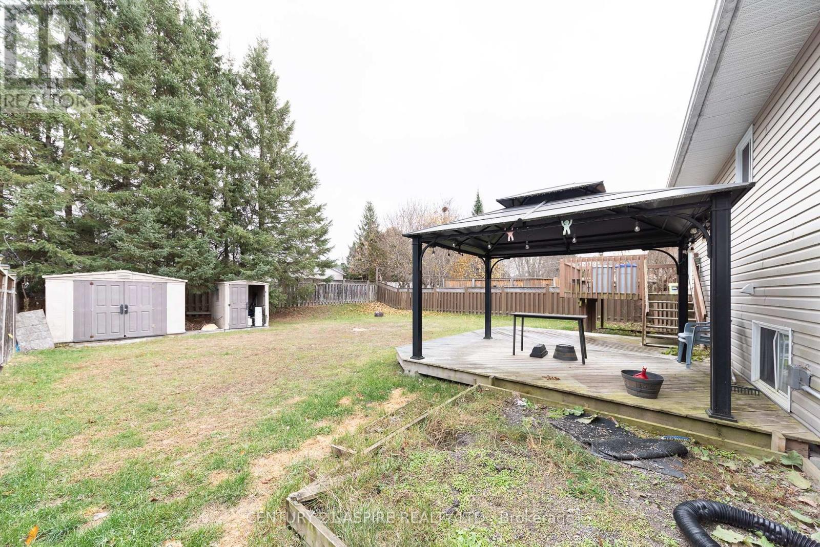 20 Briarwood Drive, Petawawa, Ontario K8H 3N8 - Photo 7 - X12526492