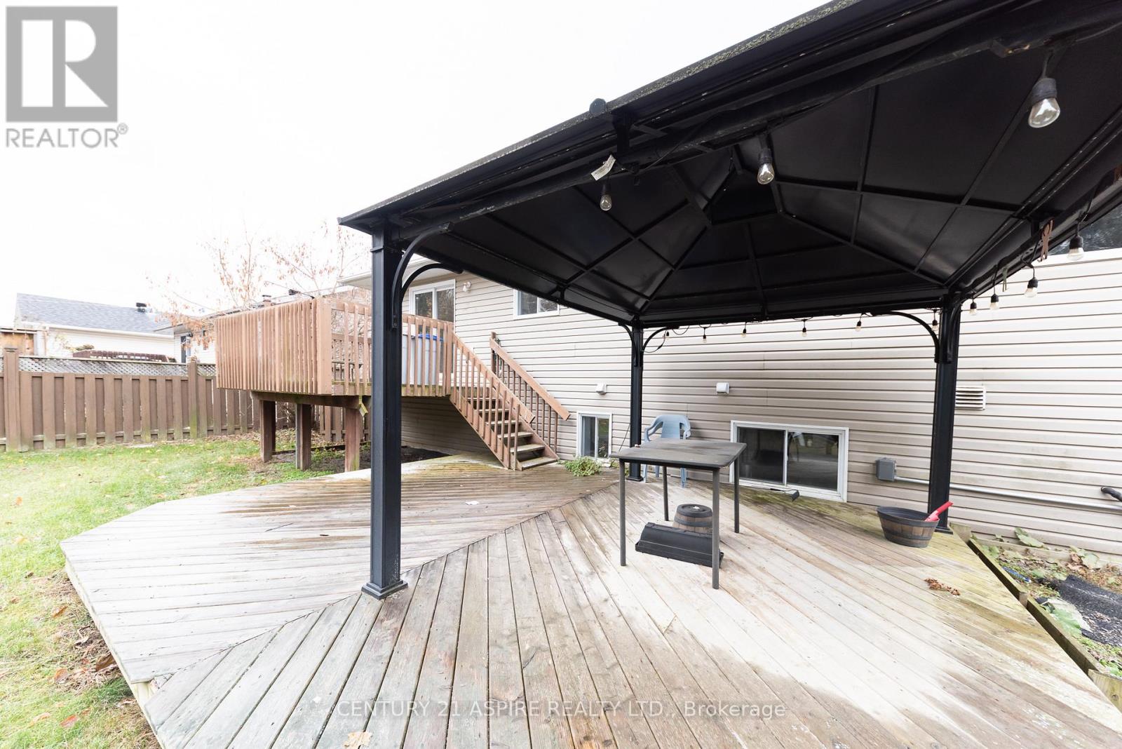 20 Briarwood Drive, Petawawa, Ontario K8H 3N8 - Photo 8 - X12526492