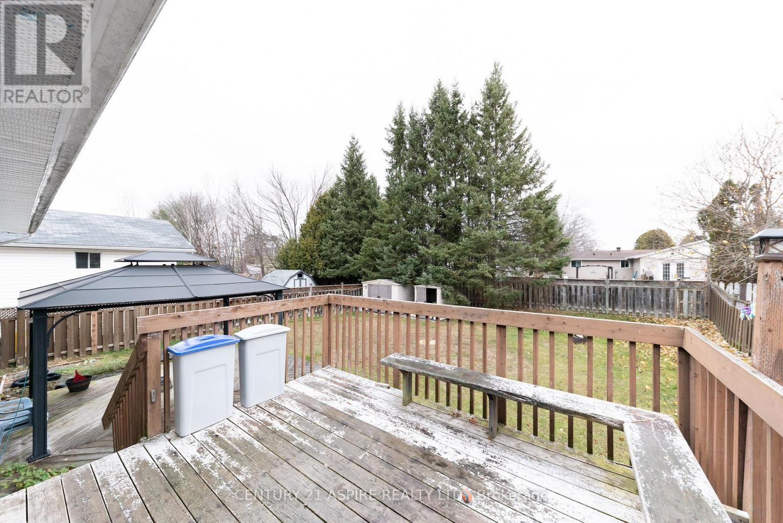 20 Briarwood Drive, Petawawa, Ontario K8H 3N8 - Photo 9 - X12526492