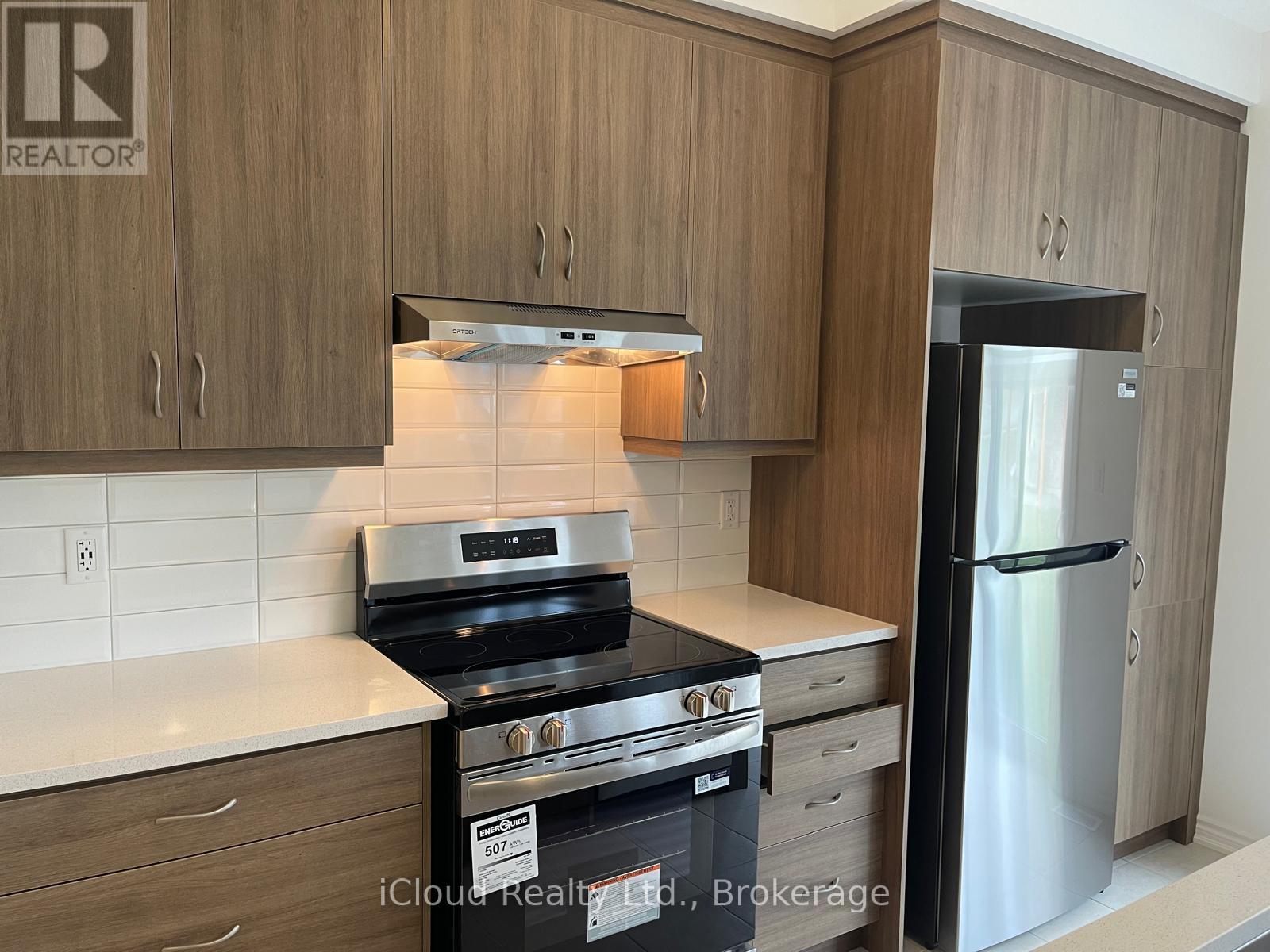 4 Vinewood Crescent, Barrie, Ontario  L2S 3W6 - Photo 3 - S12458503