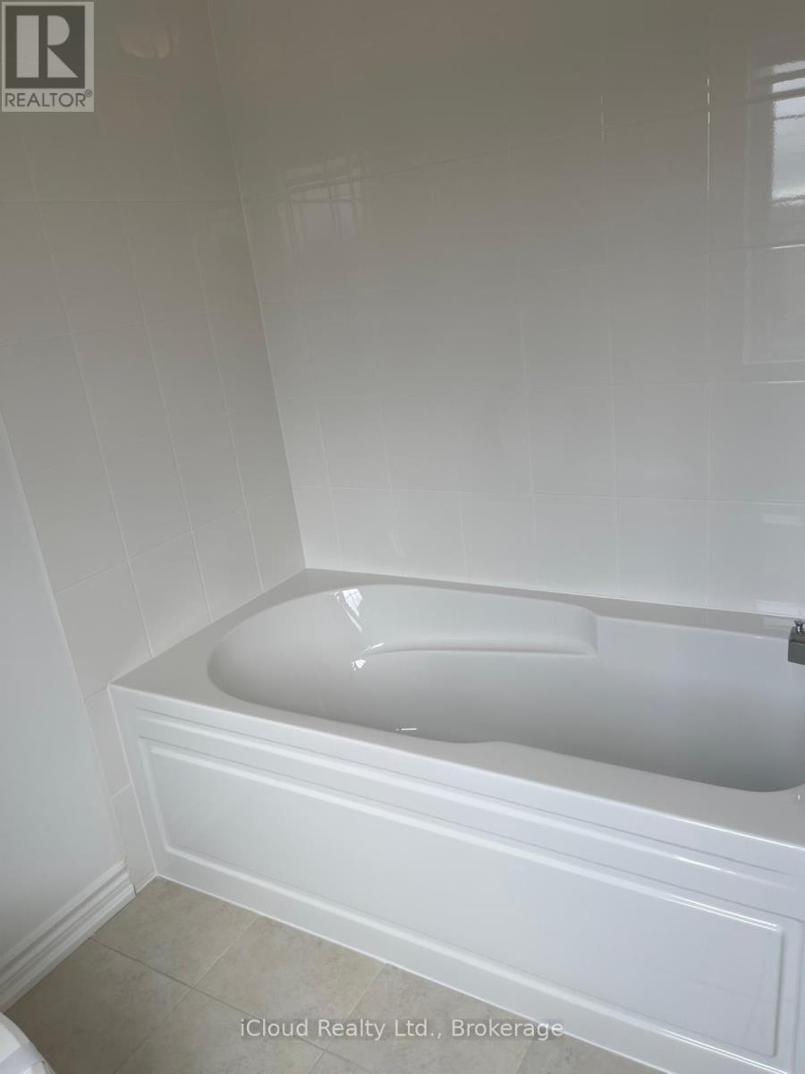 4 Vinewood Crescent, Barrie, Ontario  L2S 3W6 - Photo 5 - S12458503