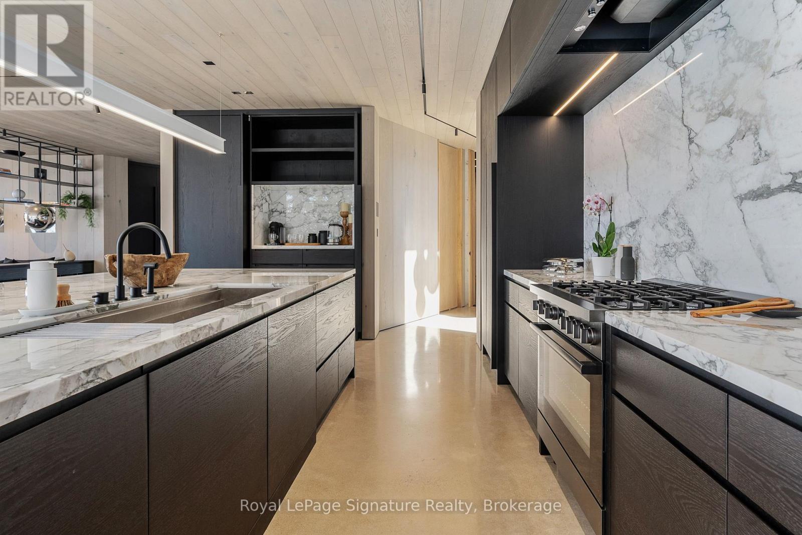 120 Sebastian Street, Blue Mountains, Ontario N0H 1J0 - Photo 18 - X12526496