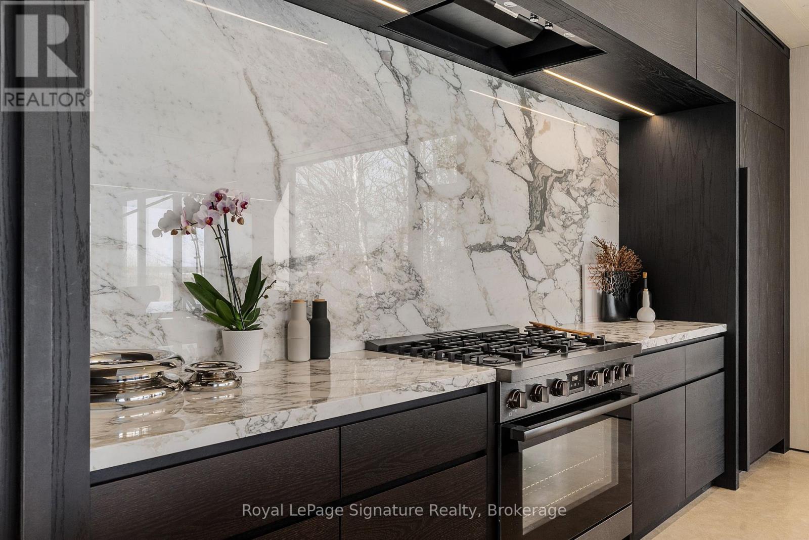 120 Sebastian Street, Blue Mountains, Ontario N0H 1J0 - Photo 19 - X12526496