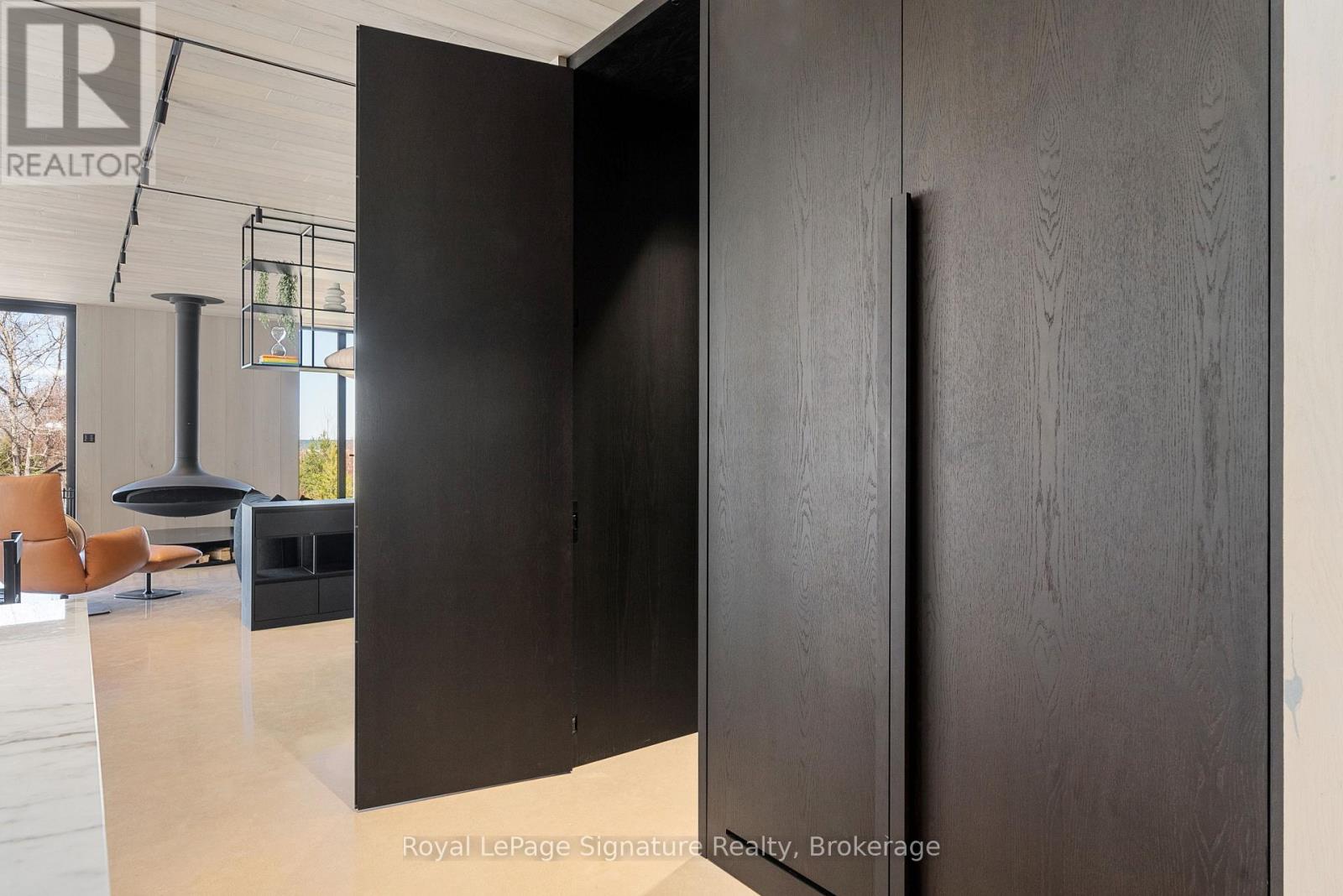 120 Sebastian Street, Blue Mountains, Ontario N0H 1J0 - Photo 22 - X12526496