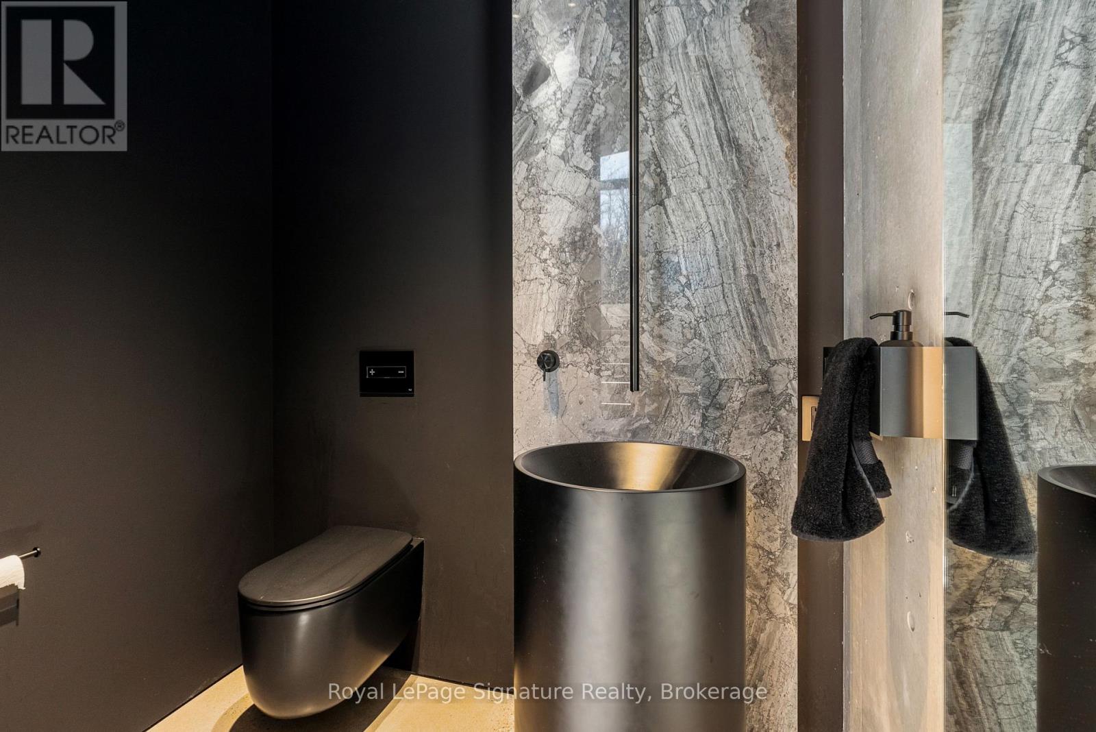 120 Sebastian Street, Blue Mountains, Ontario N0H 1J0 - Photo 23 - X12526496