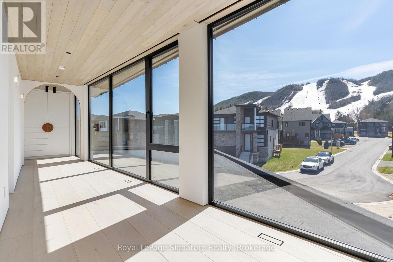 120 Sebastian Street, Blue Mountains, Ontario N0H 1J0 - Photo 30 - X12526496