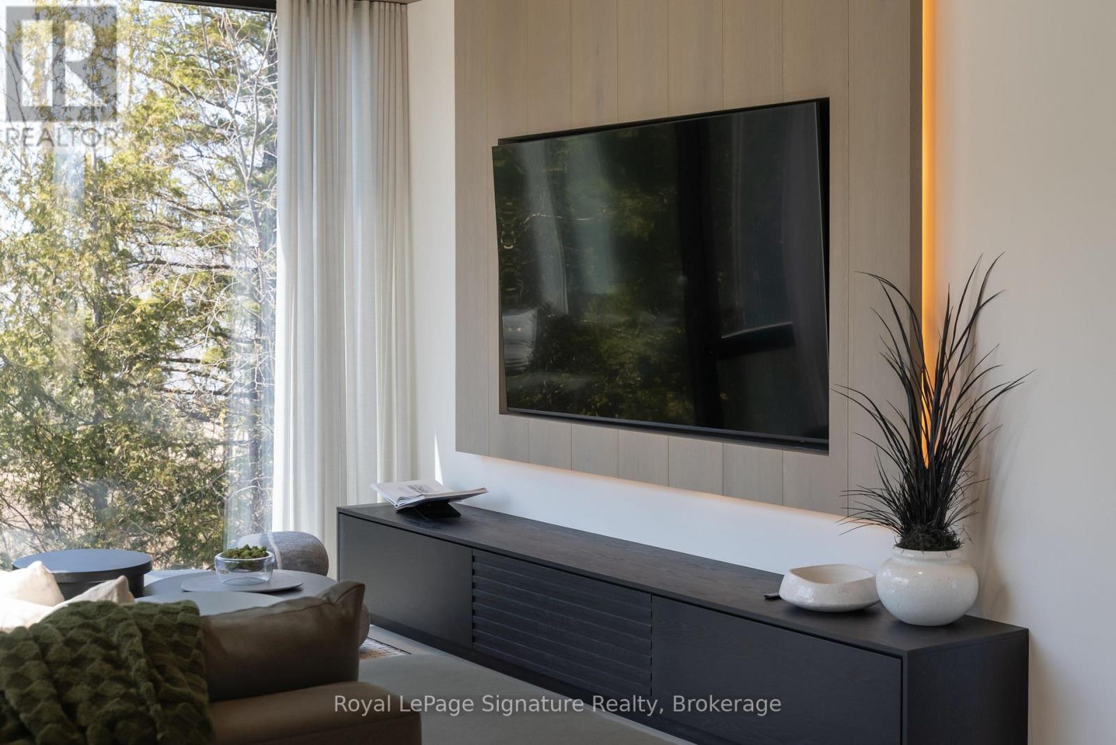 120 Sebastian Street, Blue Mountains, Ontario N0H 1J0 - Photo 31 - X12526496