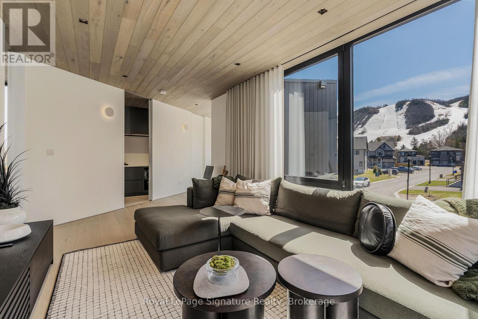 120 Sebastian Street, Blue Mountains, Ontario N0H 1J0 - Photo 33 - X12526496