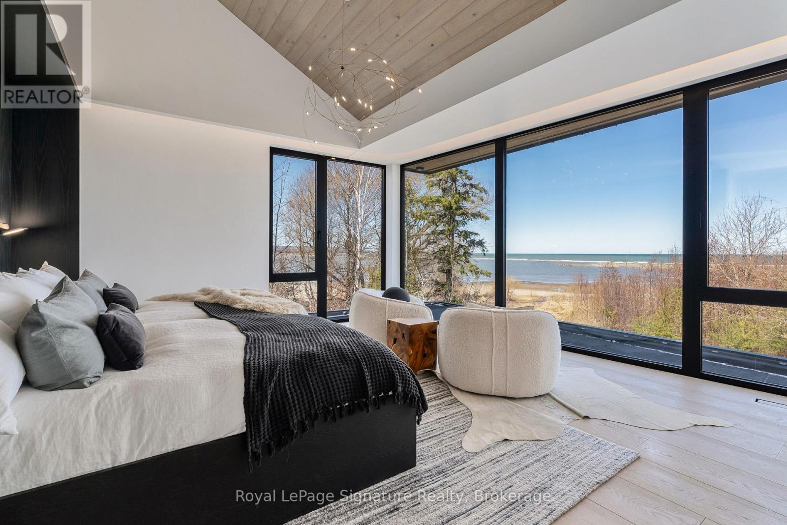 120 Sebastian Street, Blue Mountains, Ontario N0H 1J0 - Photo 34 - X12526496