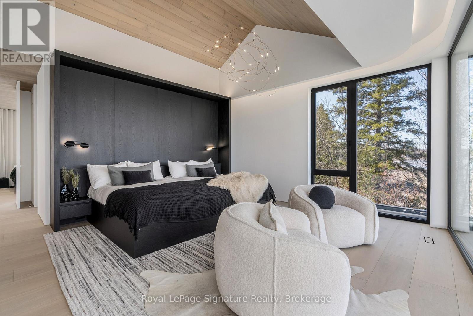 120 Sebastian Street, Blue Mountains, Ontario N0H 1J0 - Photo 35 - X12526496