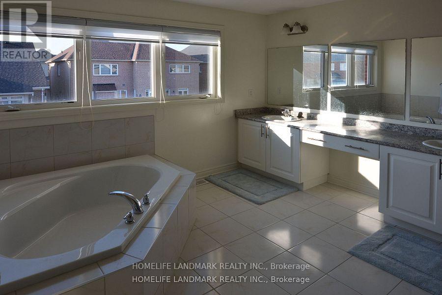 18 Wandering Glider Trail, Bradford West Gwillimbury, Ontario  L3Z 2A5 - Photo 11 - N12526500