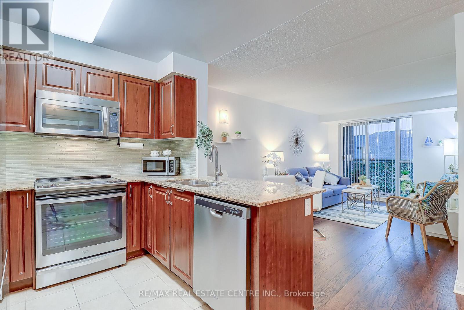 216 - 50 Via Rosedale Way, Brampton, Ontario  L6R 3Z7 - Photo 6 - W12526382