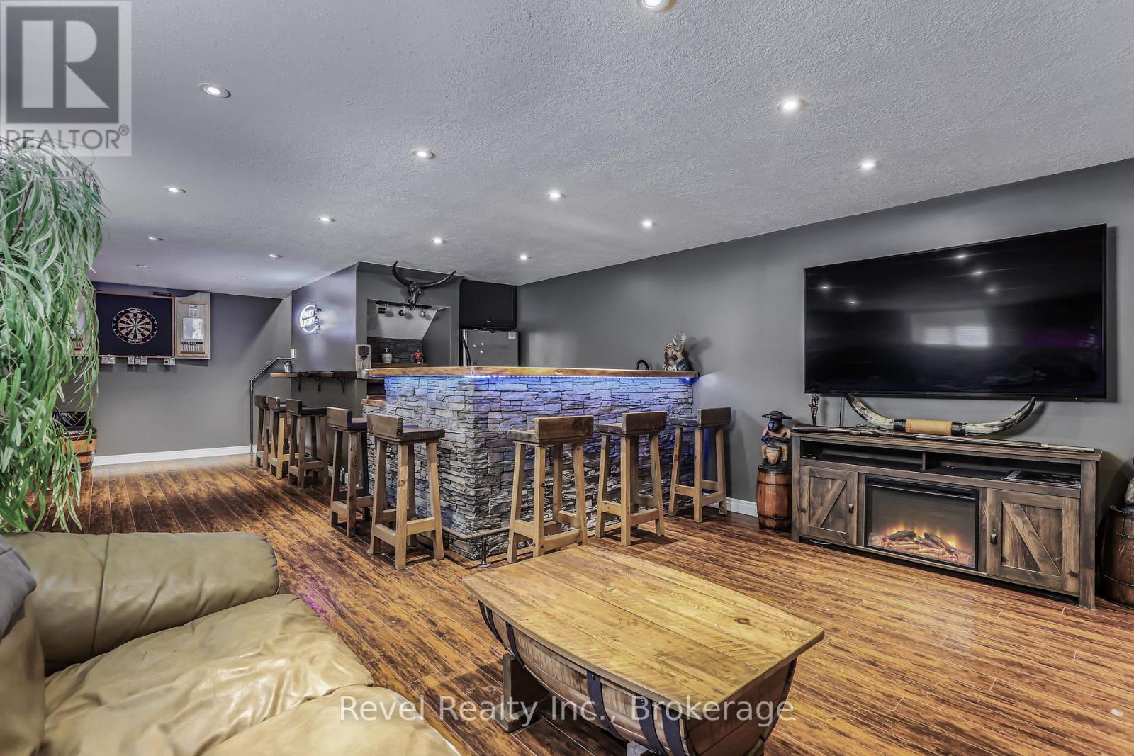 786 8th Street E, Owen Sound, Ontario  N4K 1L9 - Photo 2 - X12371080