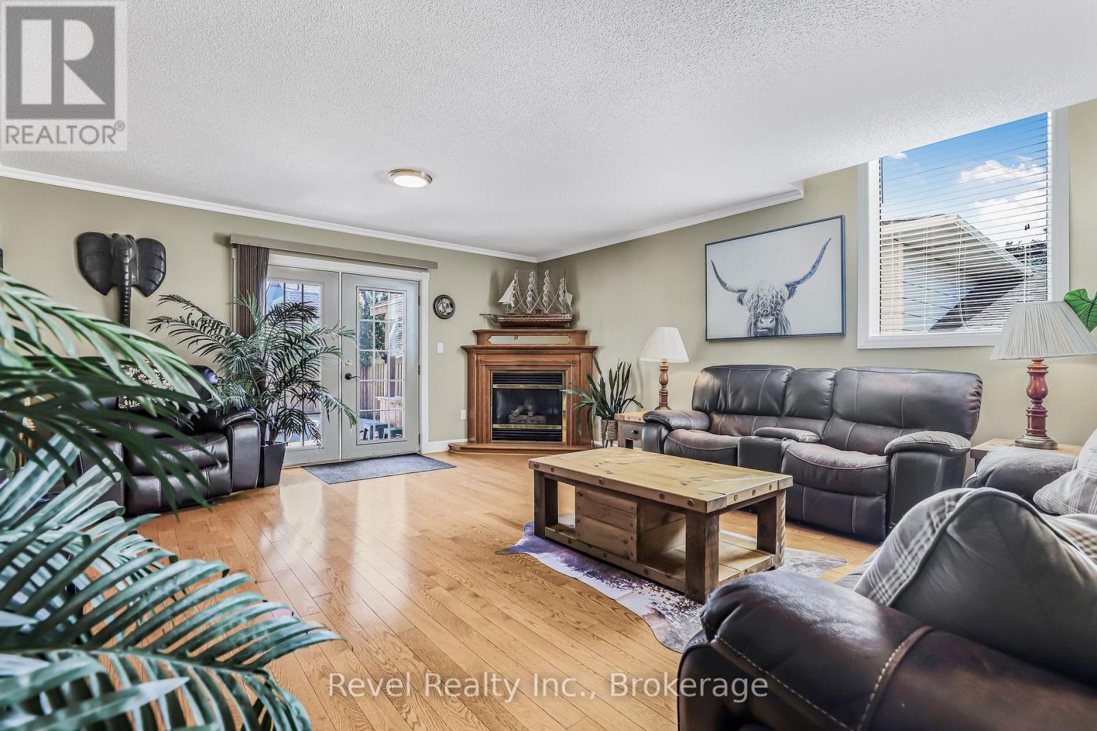 786 8th Street E, Owen Sound, Ontario  N4K 1L9 - Photo 3 - X12371080