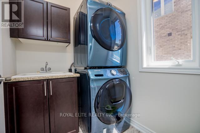 24 Sundew Lane, Richmond Hill, Ontario  L4E 1C3 - Photo 8 - N12501066