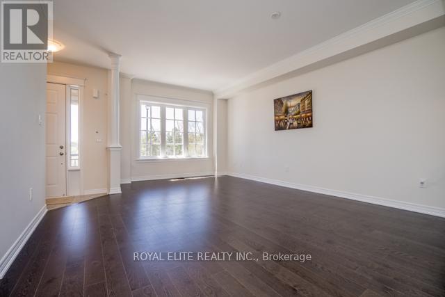 24 Sundew Lane, Richmond Hill, Ontario  L4E 1C3 - Photo 5 - N12501066