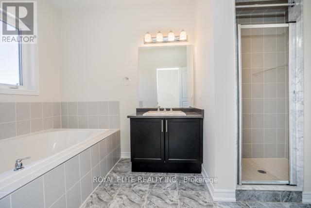 24 Sundew Lane, Richmond Hill, Ontario  L4E 1C3 - Photo 21 - N12501066