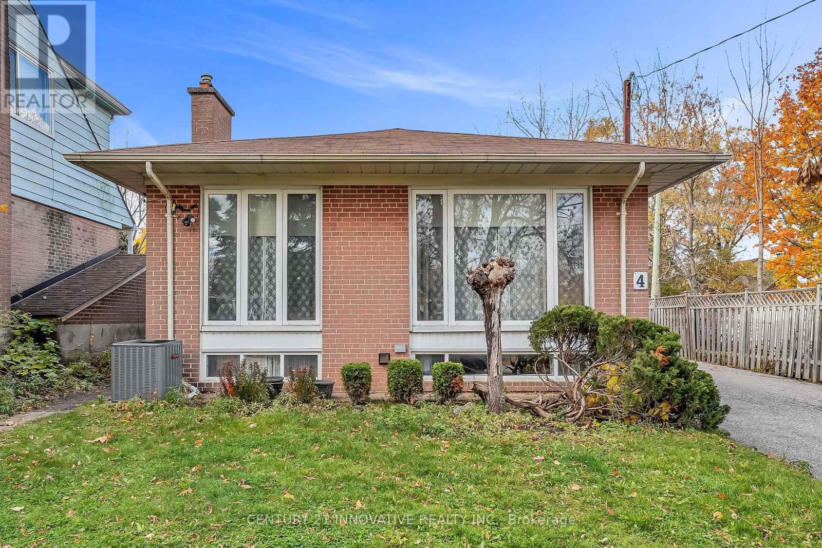 4 Hallow Crescent, Toronto, Ontario  M9W 2V9 - Photo 2 - W12521260