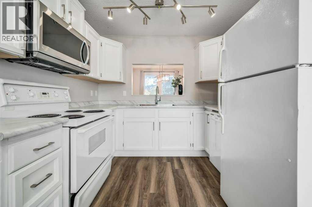 Property at 24, 2210 Oakmoor Drive SW image 4