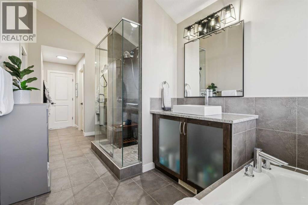 424 Montclair Place, Cochrane Lake, Alberta  T4C 0A8 - Photo 19 - A2267564