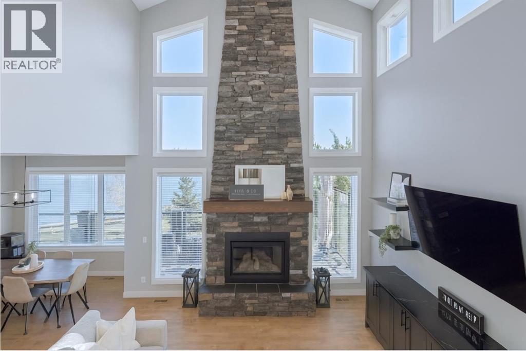 424 Montclair Place, Cochrane Lake, Alberta  T4C 0A8 - Photo 6 - A2267564