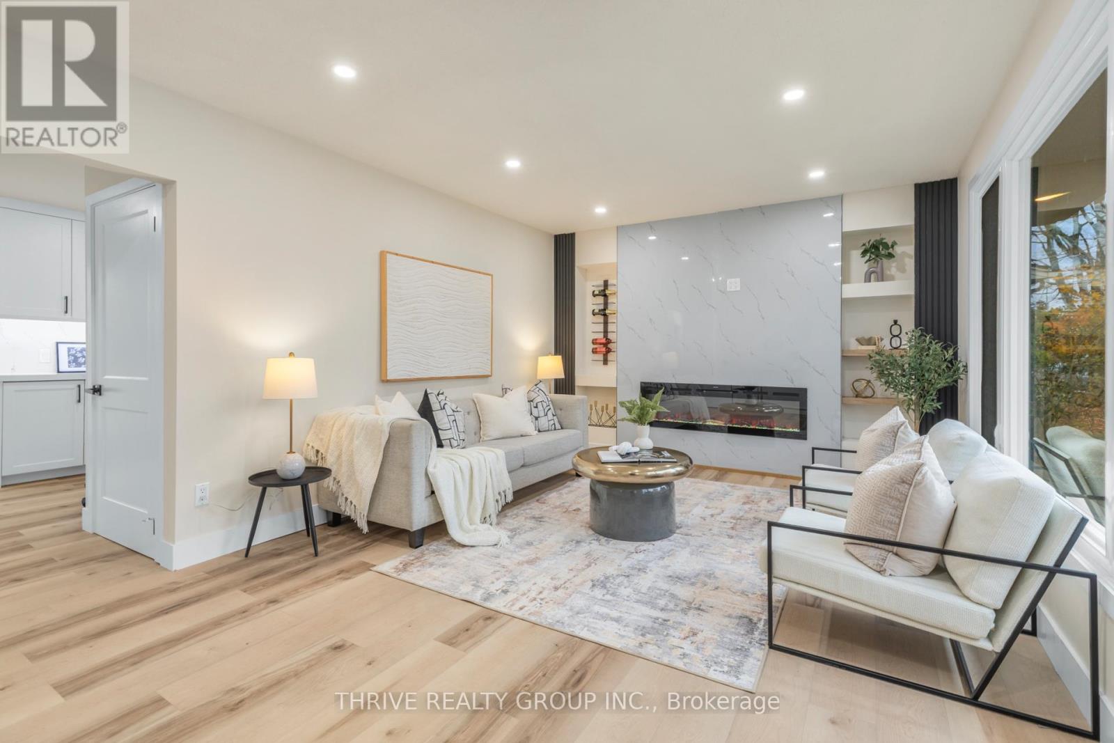 239 Commissioners Road W, London South, Ontario  N6J 1Y2 - Photo 3 - X12526514