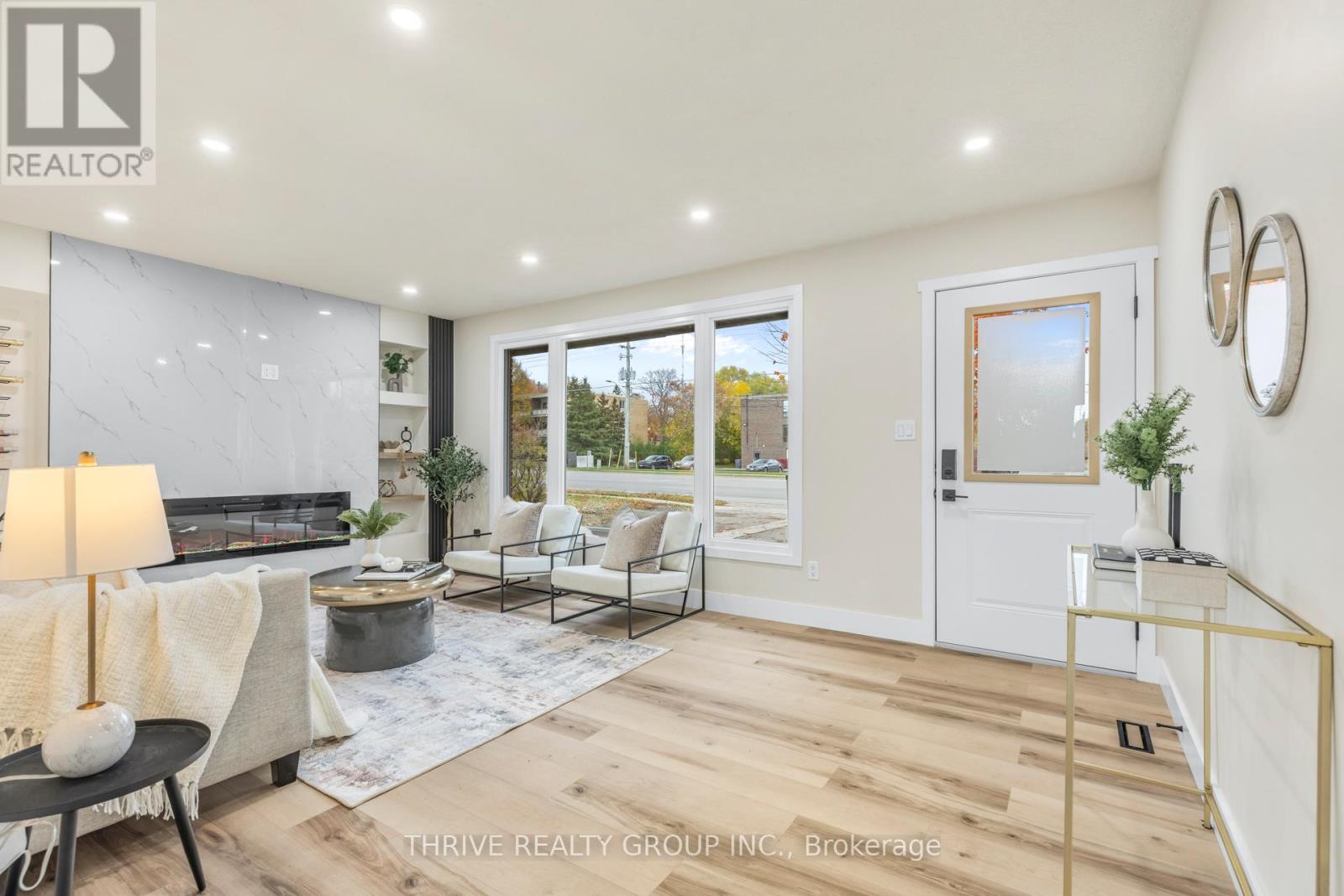 239 Commissioners Road W, London South, Ontario  N6J 1Y2 - Photo 4 - X12526514