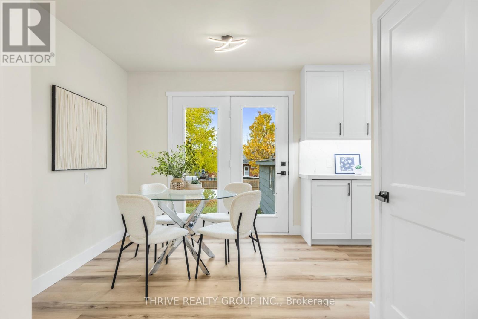 239 Commissioners Road W, London South, Ontario  N6J 1Y2 - Photo 5 - X12526514