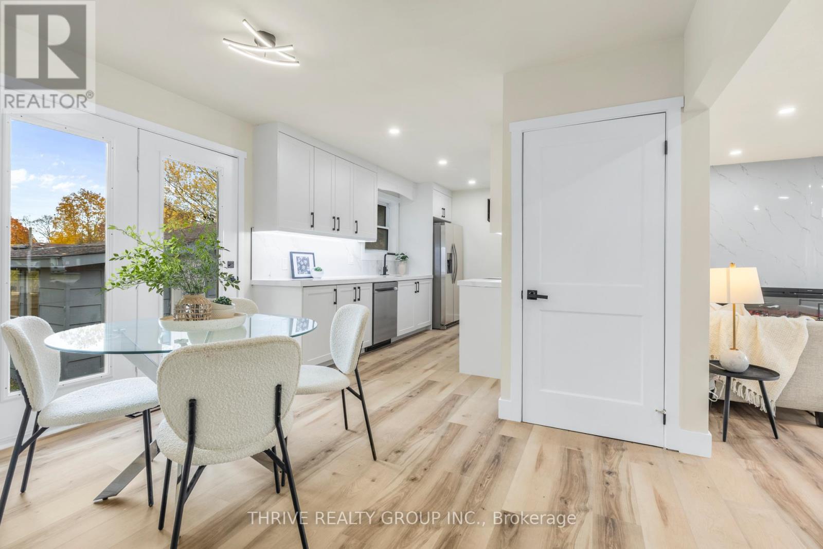 239 Commissioners Road W, London South, Ontario  N6J 1Y2 - Photo 8 - X12526514