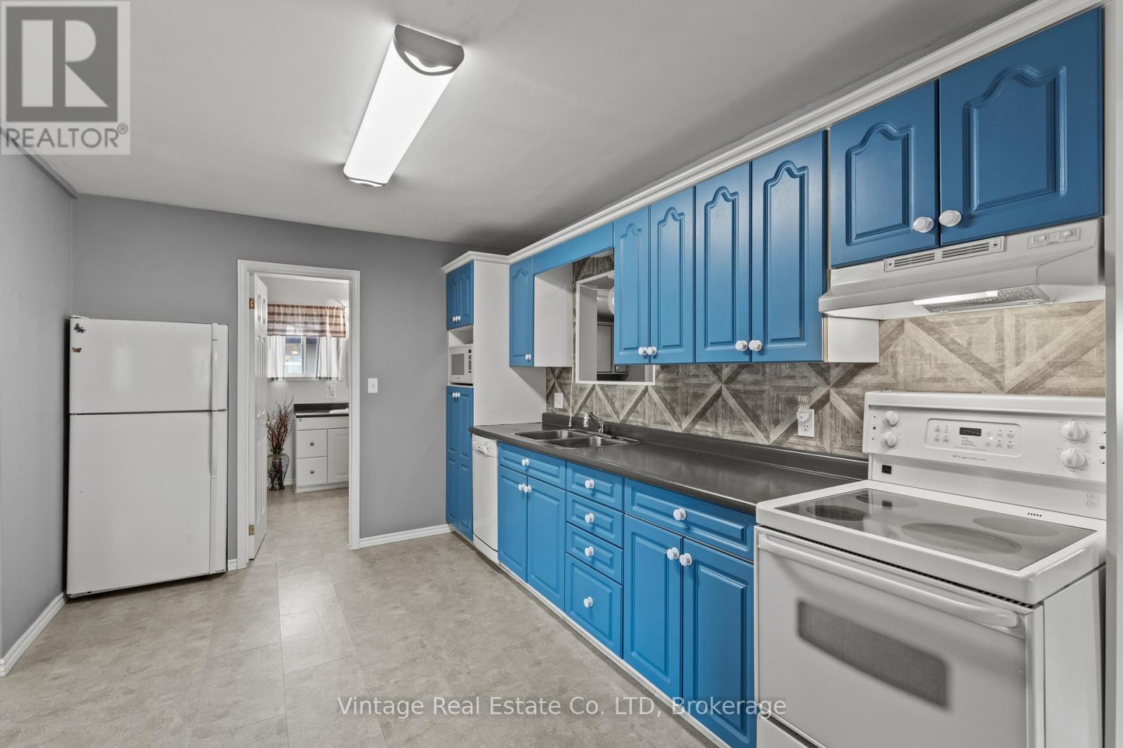 190 Thorold Road, Welland, Ontario  L3C 3V7 - Photo 10 - X12526526