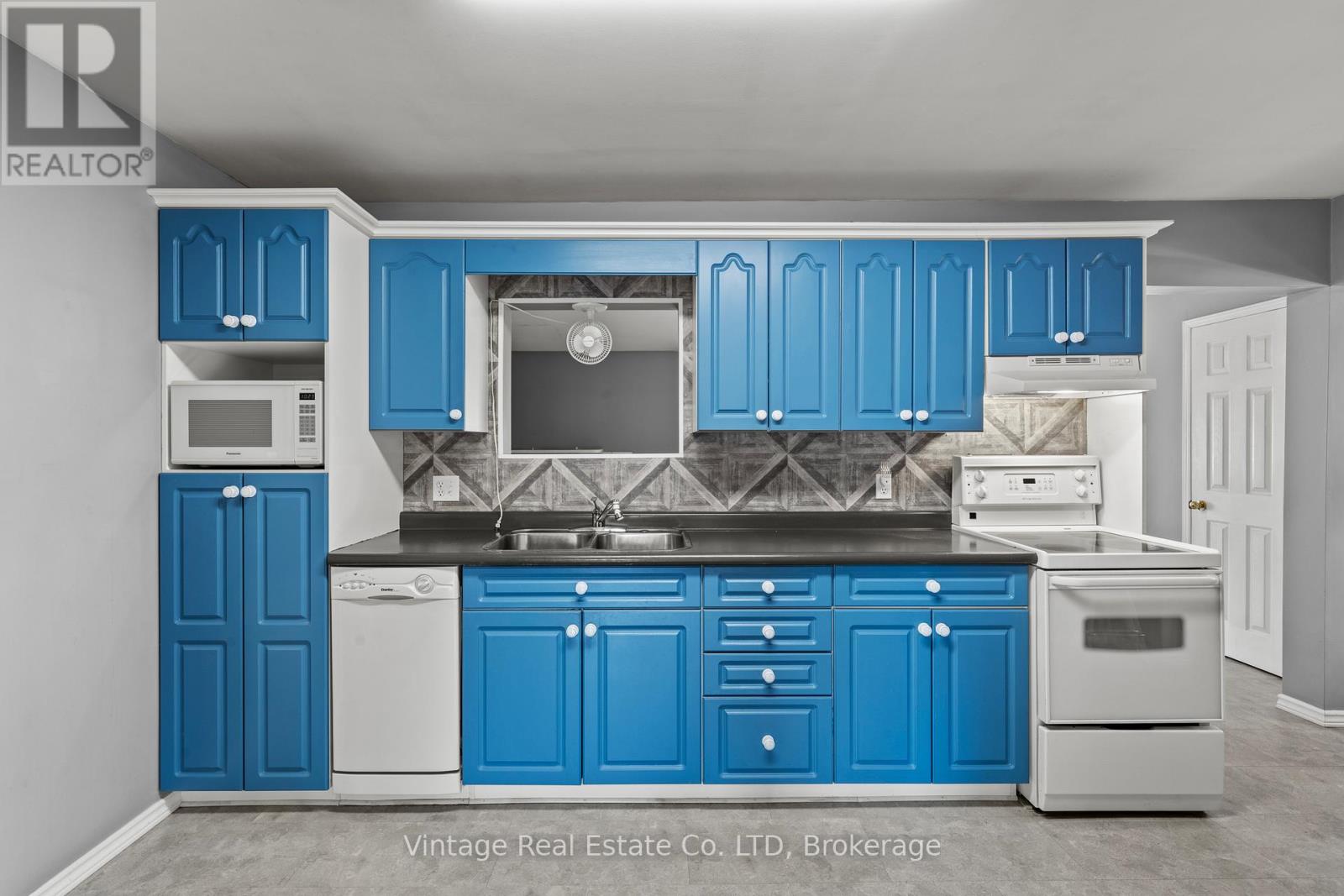 190 Thorold Road, Welland, Ontario  L3C 3V7 - Photo 11 - X12526526