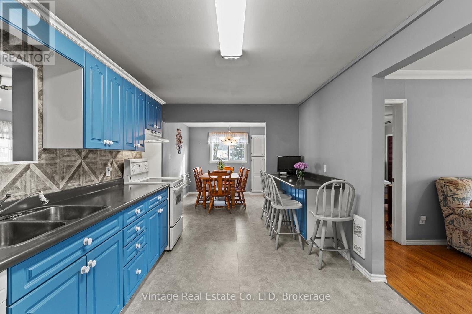 190 Thorold Road, Welland, Ontario  L3C 3V7 - Photo 12 - X12526526