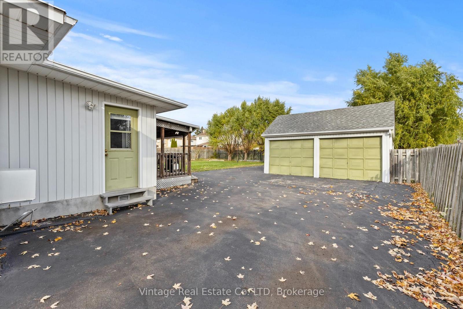 190 Thorold Road, Welland, Ontario  L3C 3V7 - Photo 30 - X12526526