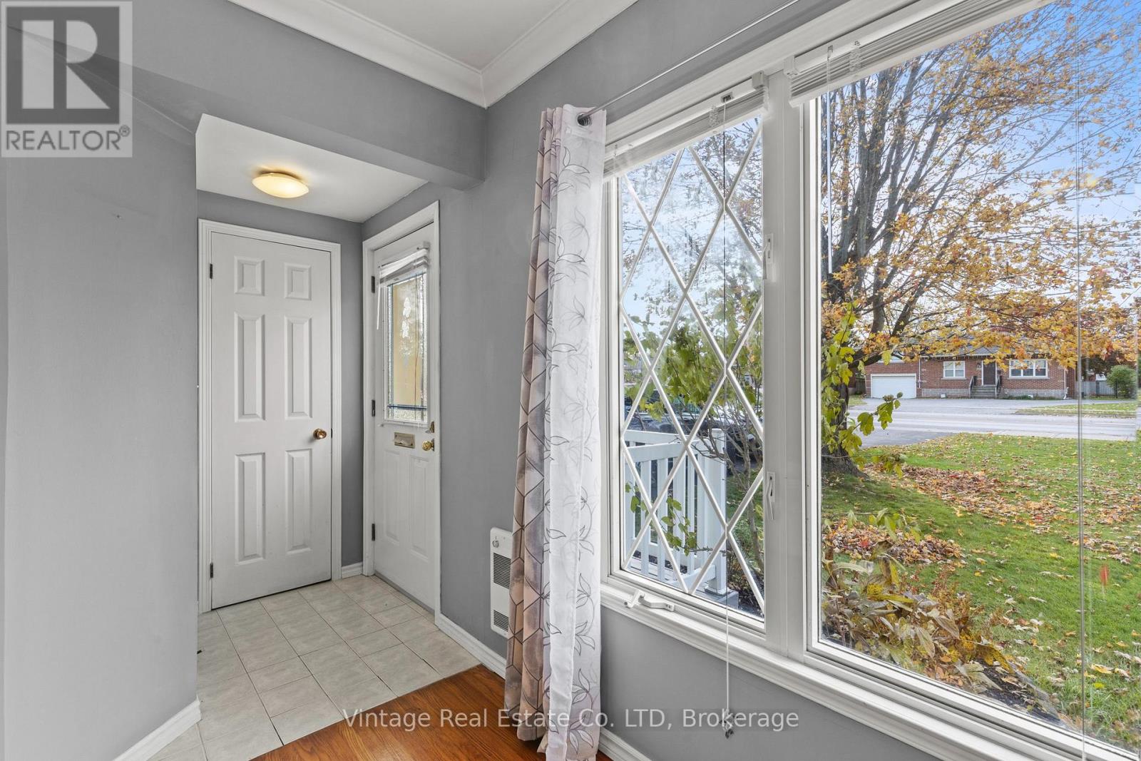 190 Thorold Road, Welland, Ontario  L3C 3V7 - Photo 5 - X12526526