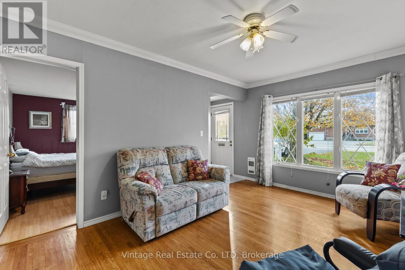 190 Thorold Road, Welland, Ontario  L3C 3V7 - Photo 6 - X12526526