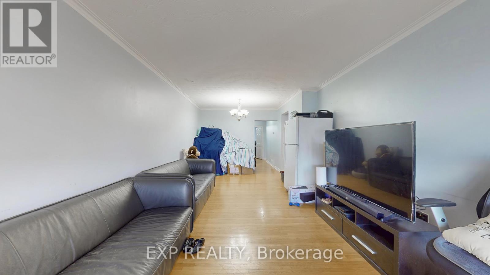 Upper Unit - 60 Seacliff Boulevard, Toronto, Ontario  M9L 2G4 - Photo 11 - W12517888