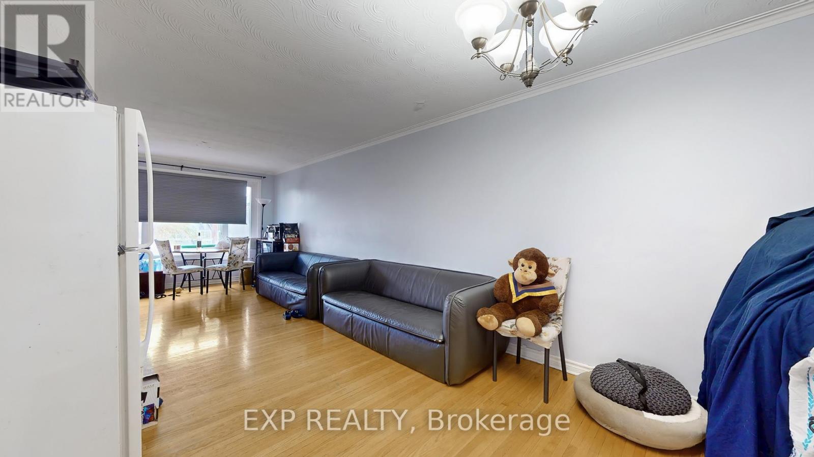 Upper Unit - 60 Seacliff Boulevard, Toronto, Ontario  M9L 2G4 - Photo 10 - W12517888