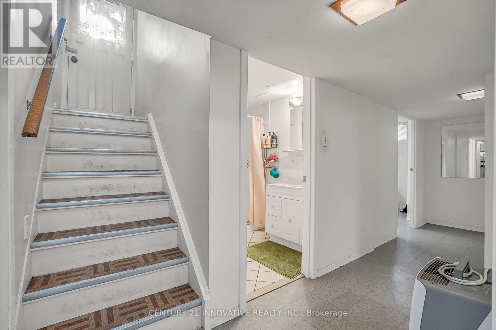 4 Hallow Crescent, Toronto, Ontario  M9W 2V9 - Photo 27 - W12521260