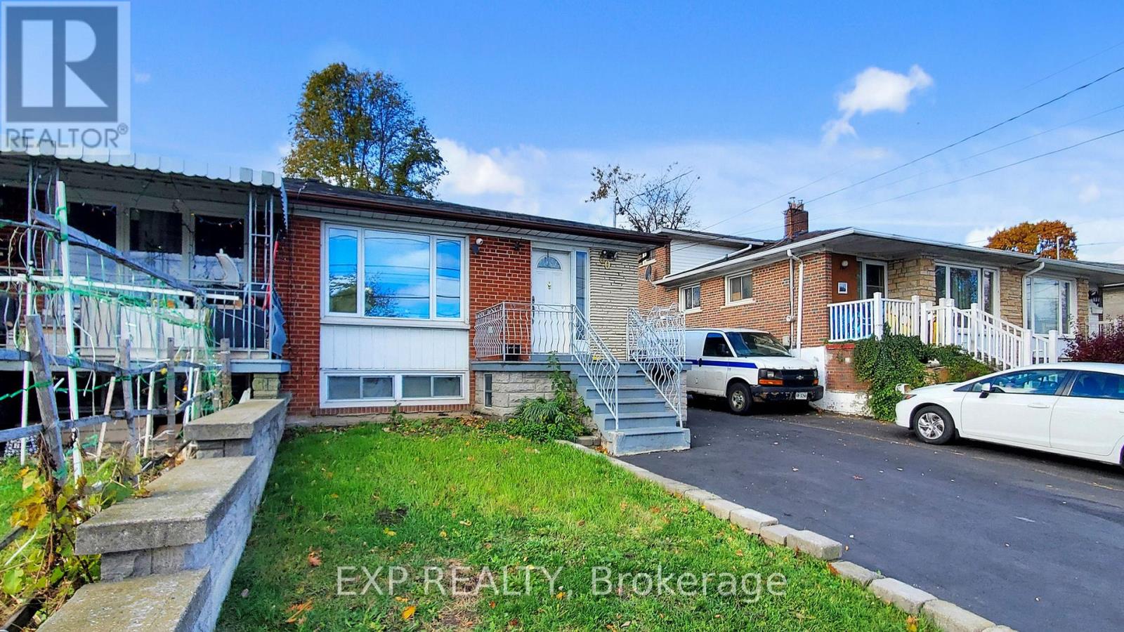 Upper Unit - 60 Seacliff Boulevard, Toronto, Ontario  M9L 2G4 - Photo 4 - W12517888