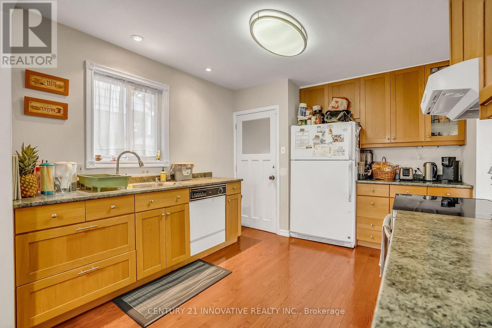 4 Hallow Crescent, Toronto, Ontario  M9W 2V9 - Photo 12 - W12521260