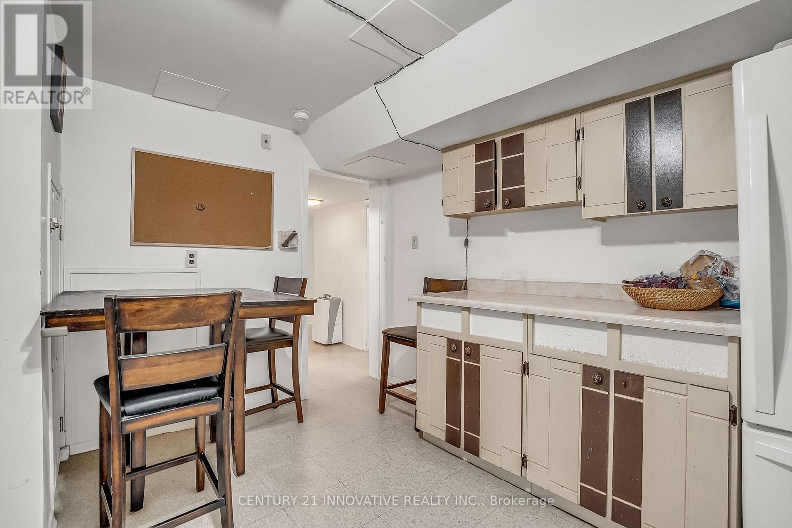 4 Hallow Crescent, Toronto, Ontario  M9W 2V9 - Photo 30 - W12521260