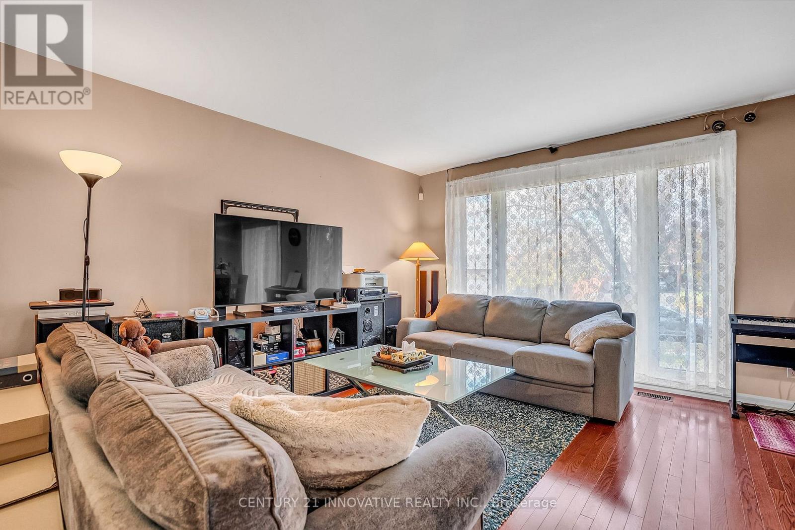 4 Hallow Crescent, Toronto, Ontario  M9W 2V9 - Photo 5 - W12521260