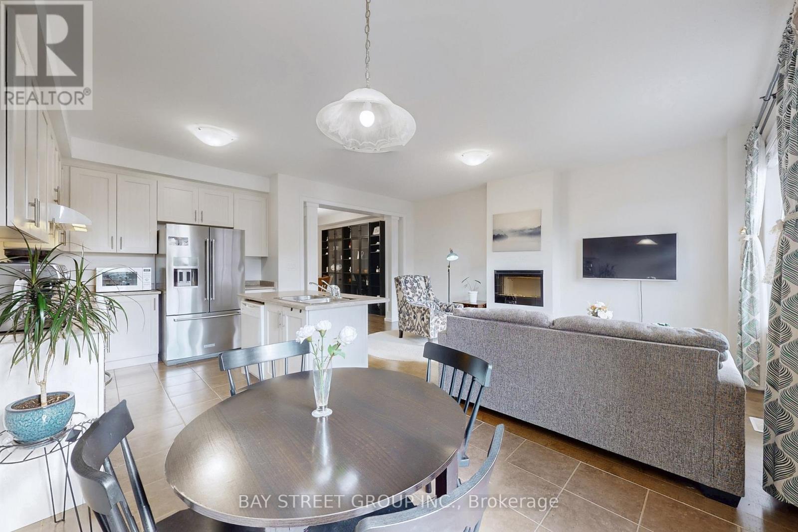 7 Paper Mills Crescent, Richmond Hill, Ontario  L4E 0V5 - Photo 12 - N12526532