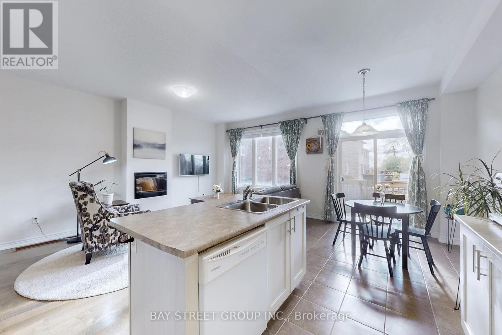 7 Paper Mills Crescent, Richmond Hill, Ontario  L4E 0V5 - Photo 13 - N12526532