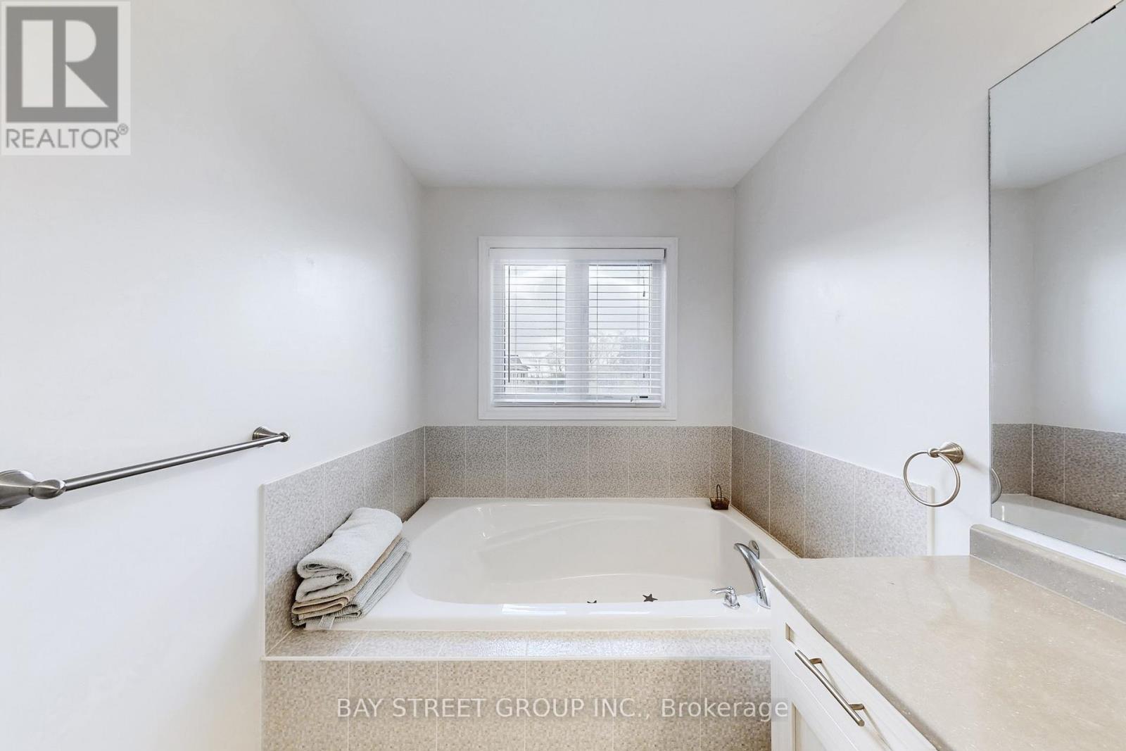 7 Paper Mills Crescent, Richmond Hill, Ontario  L4E 0V5 - Photo 26 - N12526532